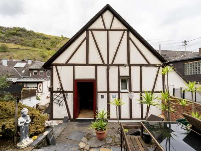 Charmantes Fachwerkhaus in Bacharach-Steeg mit Garten und Garage