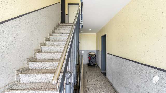 Exklusive Zwei-Zimmer-Wohnung mit Balkon, Einbauküche und Stellplatz