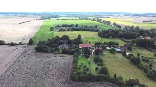 Haus mit Einliegerwohnung auf großem Grundstück in ruhiger Lage