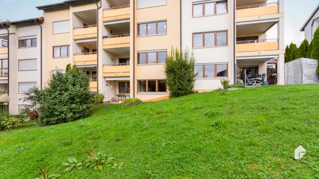 Einladende 2,5-Zimmer-Wohnung mit zwei Bädern und herrlicher Terrasse in Brombach