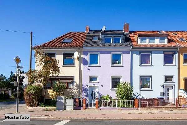 2-Familienhaus im beliebten Wohnviertel - provisionsfrei