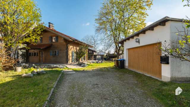 Kanada Feeling in Bayern! Hochwertiges Blockhaus-EFH mit Rundumterrasse auf großem Grundstück 