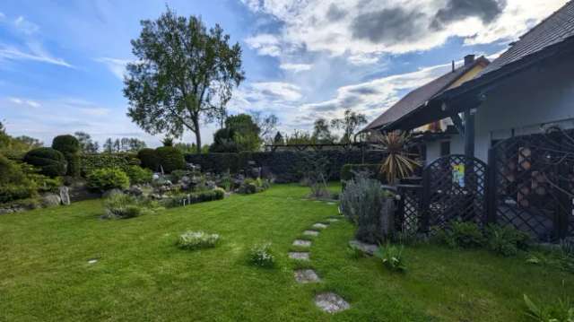 Einfamilienhaus in Luckau mit 6 Zimmern, Garten und Doppelgarage