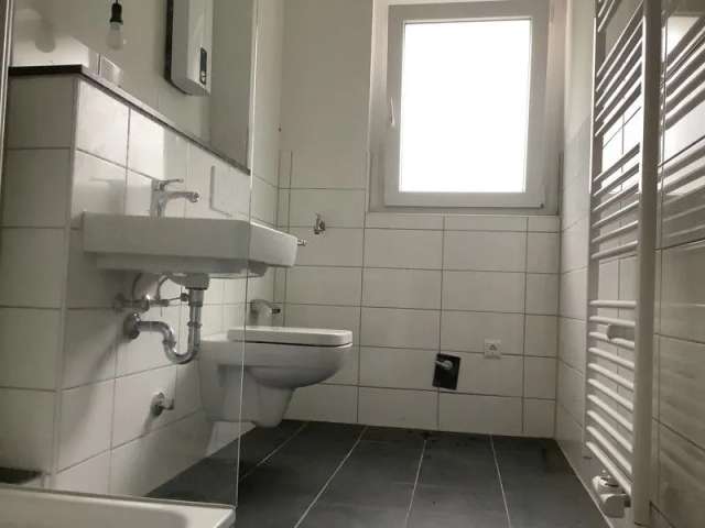 Endlich Zuhause: individuelle 2-Zimmer-Wohnung im Erdgeschoss mit Dusche und Balkon. 