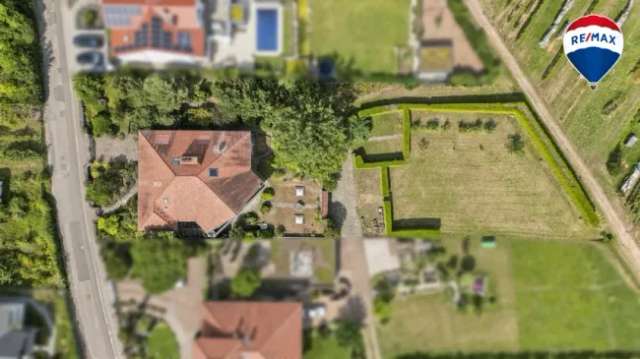 Luxuriöse Villa in Weyher mit Panoramablick und großzügigem Grundstück