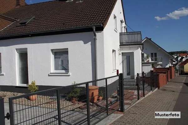 Reihenendhaus mit Holzgartenhütte - provisionsfrei