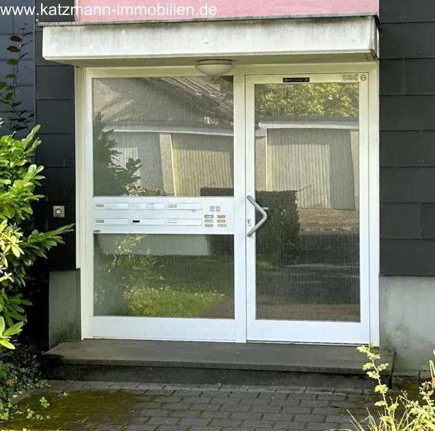 Expose: Charmante, helle 2 ½ Zimmerwohnung mit Loggia und sehr