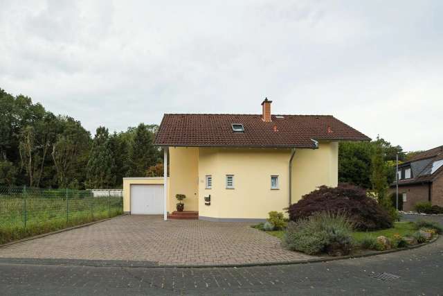 Freistehendes, massives Einfamilienhaus in einer beschaulichen Stichstraße ohne Durchgangsverkehr