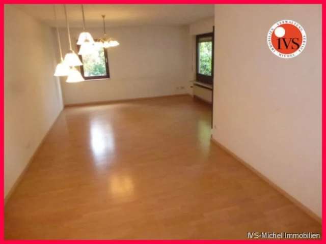 Expose: ** Sehenswert **
4 Zi. Terrassenwohnung inkl. TG, in