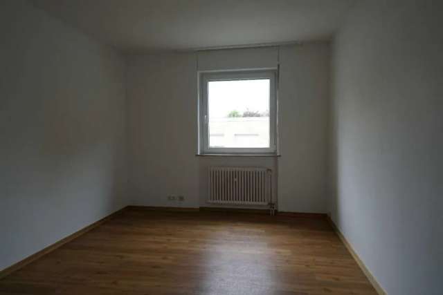 Expose: Helle 3-Zimmer-Wohnung mit Loggia und Garagenstellplatz