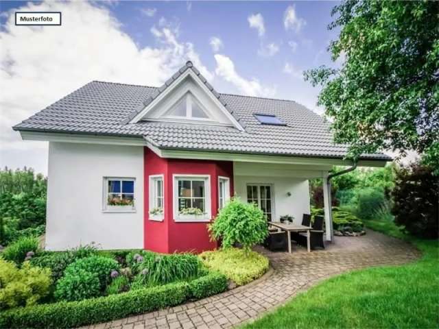 Einfamilienhaus mit Wintergarten und Garage - Renovierungsbedarf - 228m² Wohnfläche