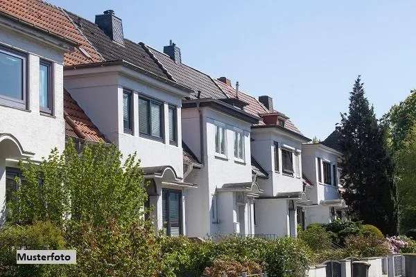 Einfamilien-Reihenendhaus, Terrasse, Garten und Garage