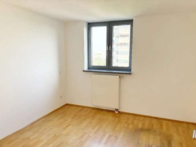 Düsseldorf-Golzheim! 3-Zimmer-Maisonette, Loggia, 2 Tiefgaragenplätze!!