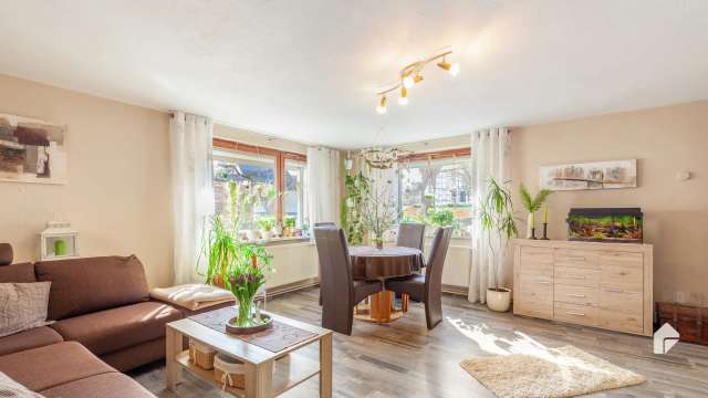 Zweifamilienhaus mit Terrasse und Südbalkon, Solarthermieanlage sowie Garage/ Werkstatt