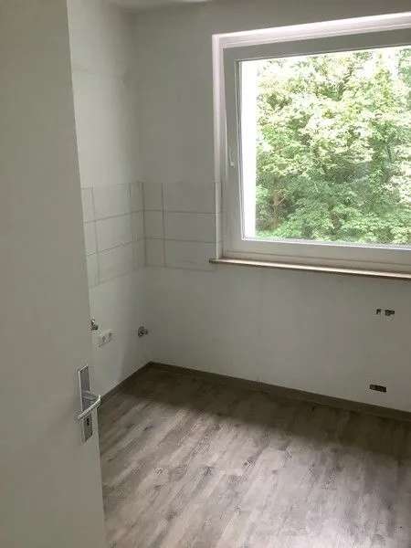 Helle 2-Zimmer-Wohnung mit Balkon und Tageslichtbad