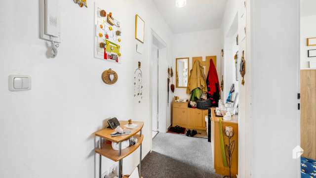 Attraktive 2-Zimmer-Wohnung mit Balkon und Stellplatz in Schierling
