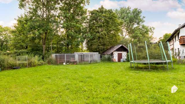 Viel Platz für die Familie – teilmöbliertes Einfamilienhaus mit ELW und Kamin in Seßlach