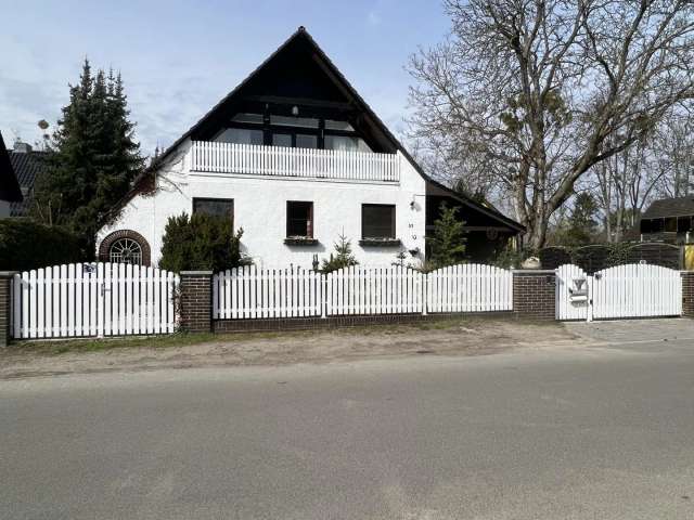 Großzügiges Einfamilienhaus mit Pool & Sauna in Wassernähe