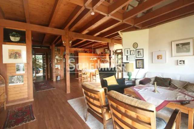 Waldkirch++ Sehr attraktive 5-Zimmer-Maisonette-Wohnung im Chalet-Stil mit tollem Blick