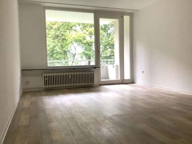 Schöne 2 Zimmer-Wohnung in Schildesche mit Balkon zu vermieten.