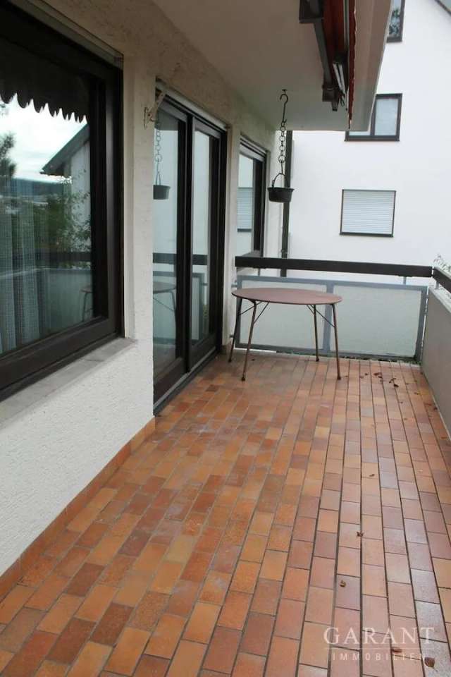 Freistehendes Einfamilienhaus mit Einliegerwohnung und Garage in Waiblingen