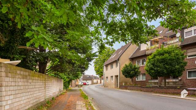 Großzügige Souterrainwohnung mit 3 Zimmern und Garage in gepflegtem Klinkerhaus