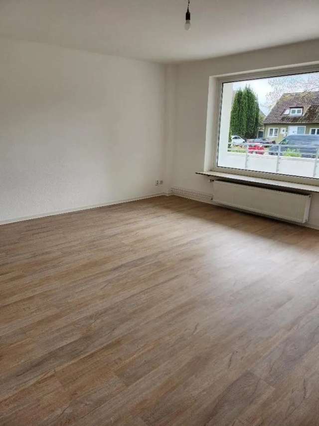 3 Zimmer ETW - neu Renoviert - neue EBK - Hochpaterre -sofort frei..