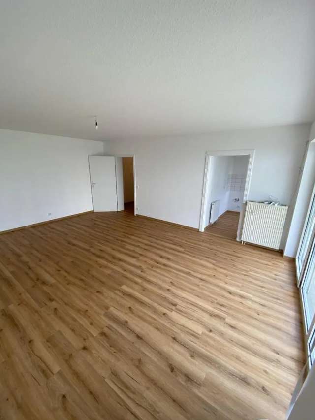 Sanierte 1-Zimmer EG-Whg mit Terrasse und Stellplatz