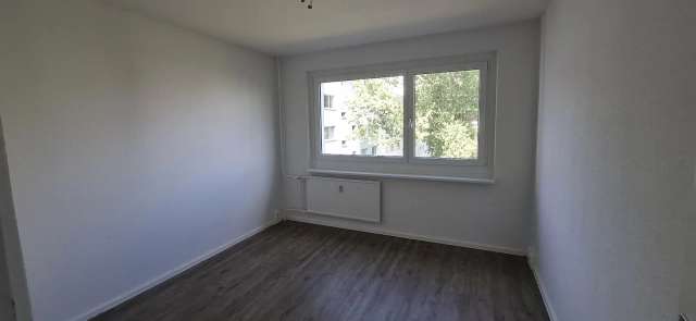 *Frisch sanierte 4-Raum-Wohnung mit Balkon im Chemnitzer Süden*