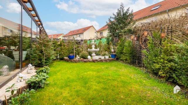 Doppelhaushälfte mit idyllischem Garten, Terrasse und Wintergarten in familienfreundlicher Umgebung