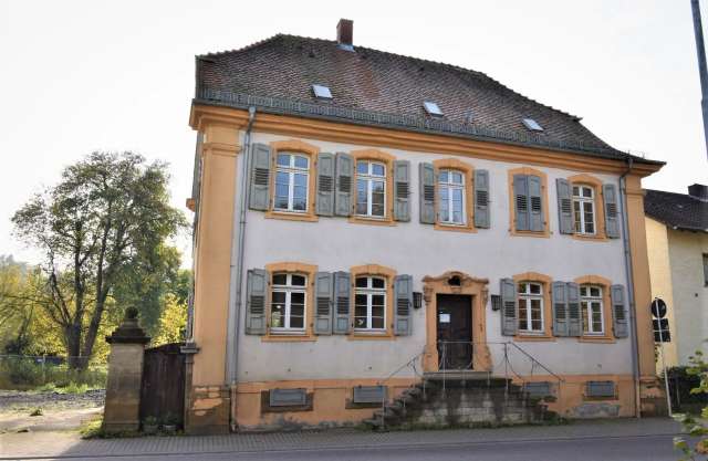 Ehemaliges Pfarrhaus mit Entwicklungspotenzial - Kulturdenkmal