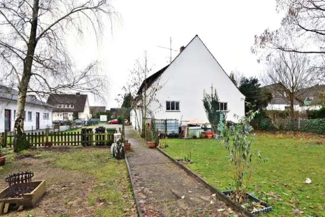 Mehrfamilienhaus mit 3 4 Wohneinheiten Renovierungsbeduerftig