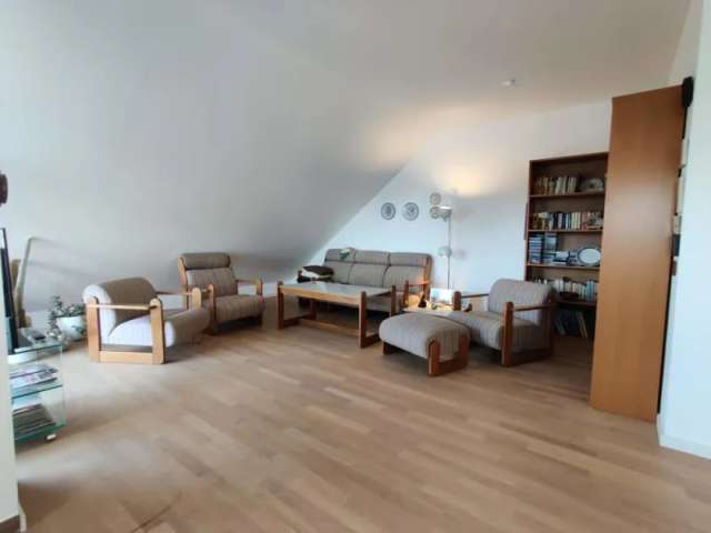 Expose: Moderne 3-Zimmer-Wohnung mit Loggia und