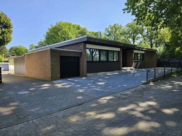 Großzügiger Bungalow mit Garten, Garage und Carport in ruhiger Lage