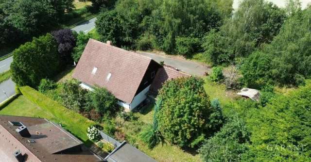 Einfamilienhaus mit ausgebauter Dachgeschosswohnung am Ortsrand