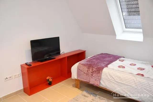 Ricklingen, Freundlich möbliertes Apartment im 1. OG mit Internet.