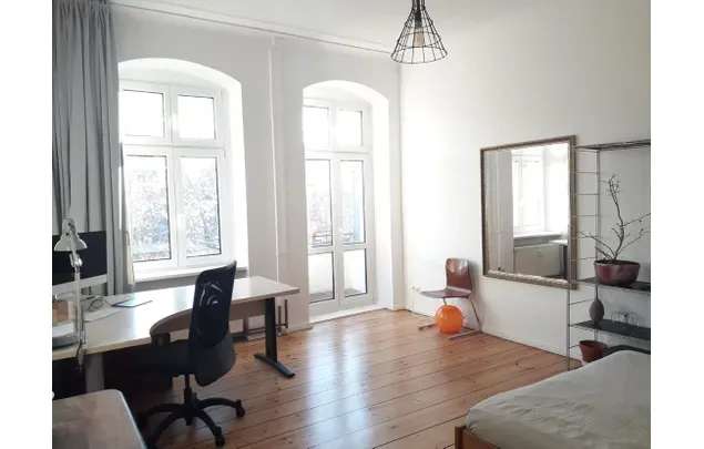 Helle 2 Zimmer Wohnung mit Balkon in Berlin Neukölln