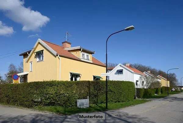 2 Familienhaus mit Anbau und Garage in 1951 erbaut