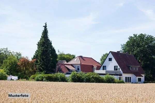 Einfamilienhaus mit Stallanbauten und Gartenhaus in ruhiger Lage - Versteigerung