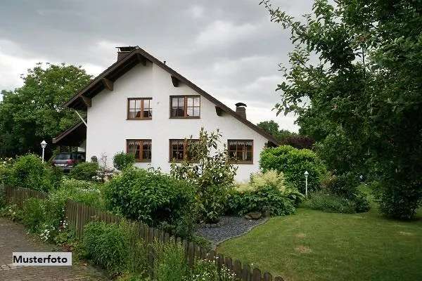 2-Familienhaus mit Garage und Carport - provisionsfrei