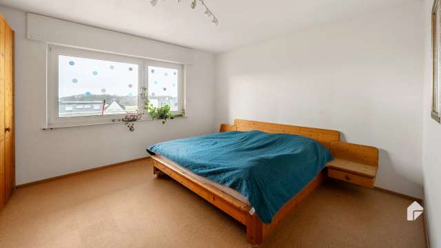 Großzügige 3-Zimmer-Dachgeschosswohnung mit Loggia und Garage in ruhiger Lage