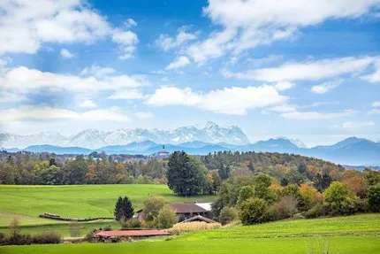 Ein Ort zum Aufatmen: Idyllisches Landhaus mit Panoramablick auf die Alpen