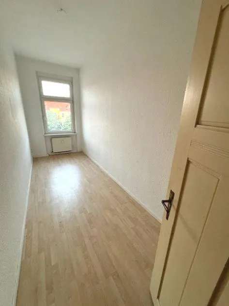 Stilvolle 4 Zimmer Altbauwohnung in Magdeburg ca 93 73m2 2OG VH zu vermieten