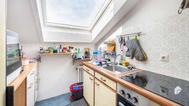 Gepflegte Dachgeschosswohnung mit 1 Zimmer und Balkon