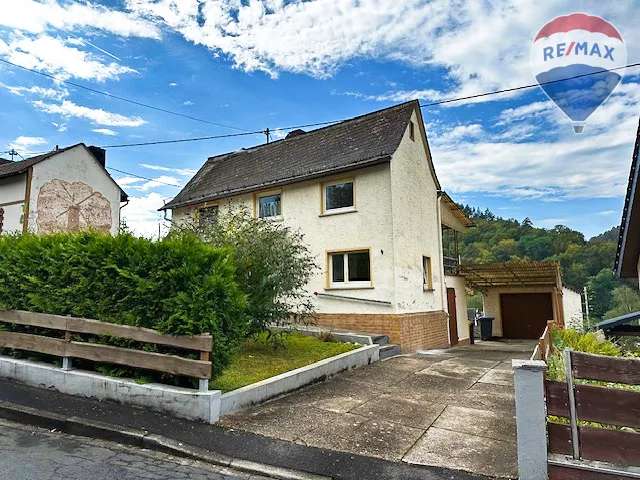 Kleines Einfamilienhaus mit Garten und Garage in Isselbach