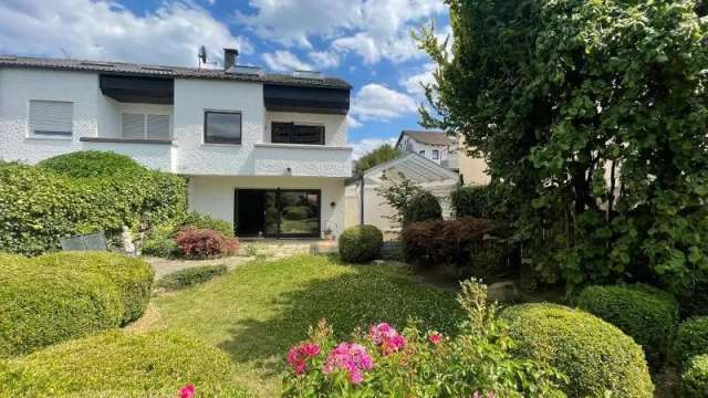 Gut vermietetes schönes Haus mit Garten - REH in schöner gewachsener Lage in BB