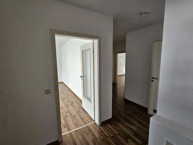 Helle 3 Zimmer Wohnung mit Balkon und Tiefgaragenplatz in zentraler Lage