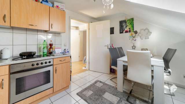 Kernsanierte 2-Zimmer-Wohnung mit Stellplatz, Tageslichtbad, EBK und Balkon