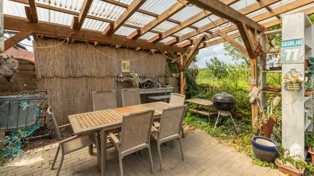 Zweifamilienhaus in Feldrandlage mit Garten und Terrasse