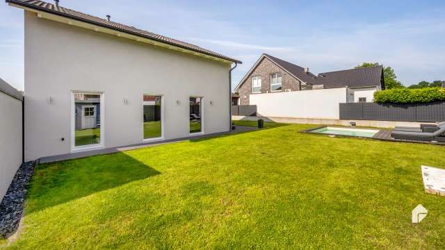 Exklusives Wohnen: Ihr Traumhaus mit Pool, Sauna und High-End-Ausstattung